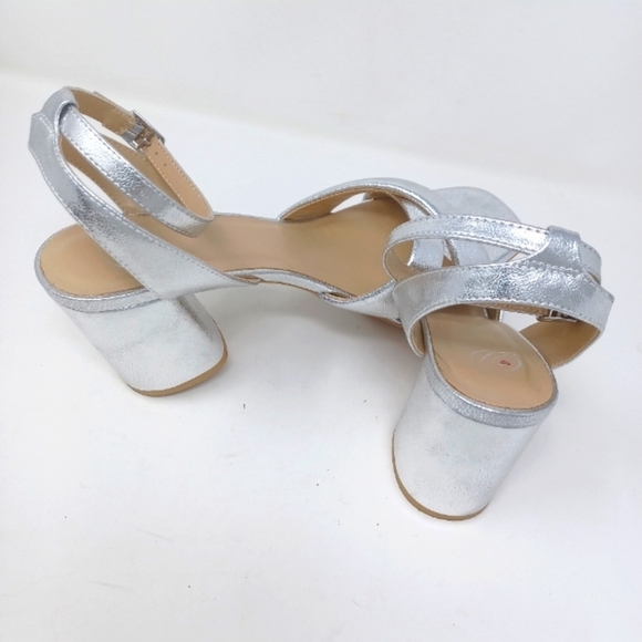 DELICIOUS silver metallic  ankle strap heels - Picture 3 of 7
